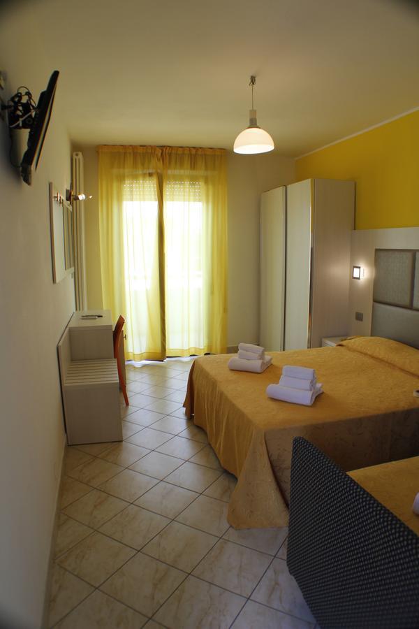 Hotel Adria Беллария-Иджеа-Марина Экстерьер фото